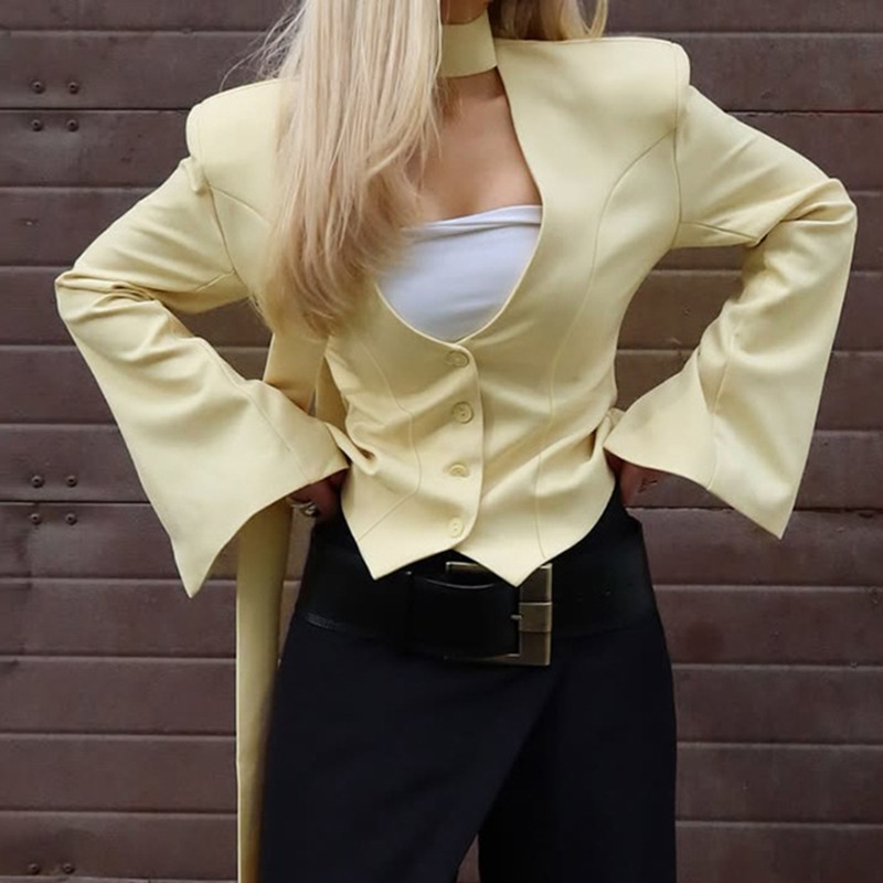Street Fashion Look - Tuularose المرأة الموضة السترة الصلبة شارع